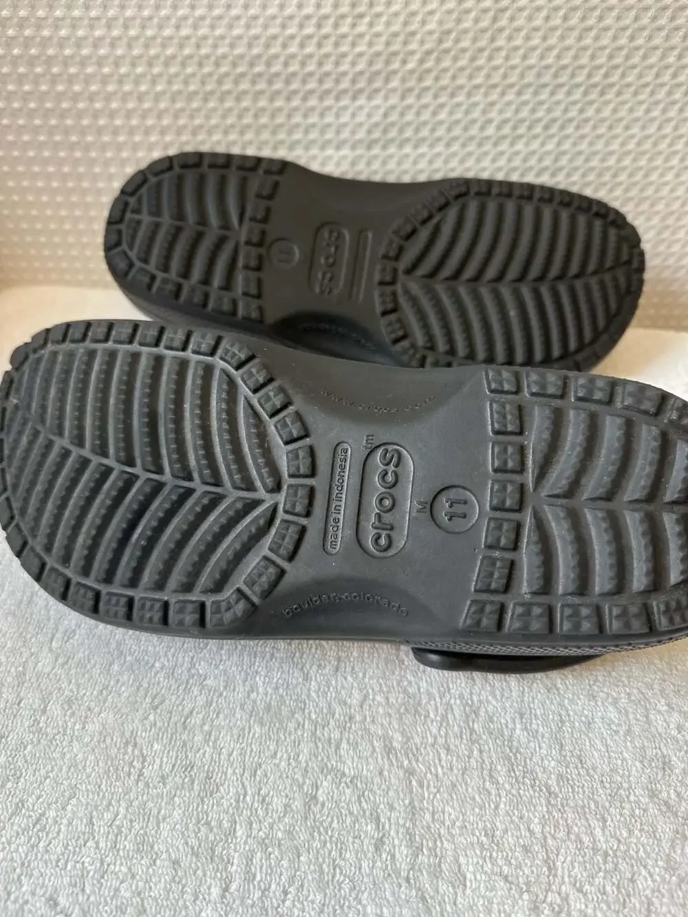 Crocs Classic Clogs Black Men's Size 11 - Picture 7 of 7